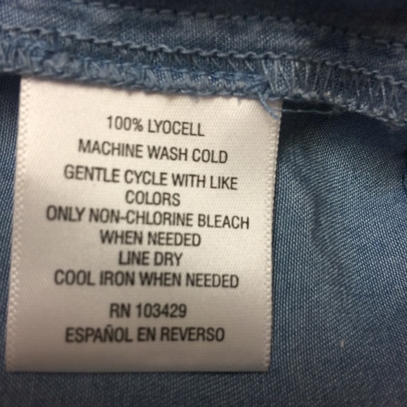 Pretty Maison Jules bare shoulder chambray top. - Picture 6 of 7